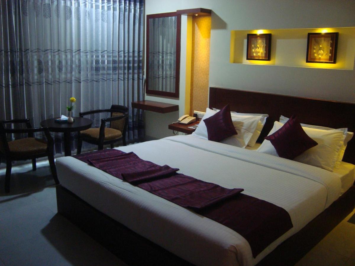 Rouba Residency Hotel Ponnāni Zewnętrze zdjęcie