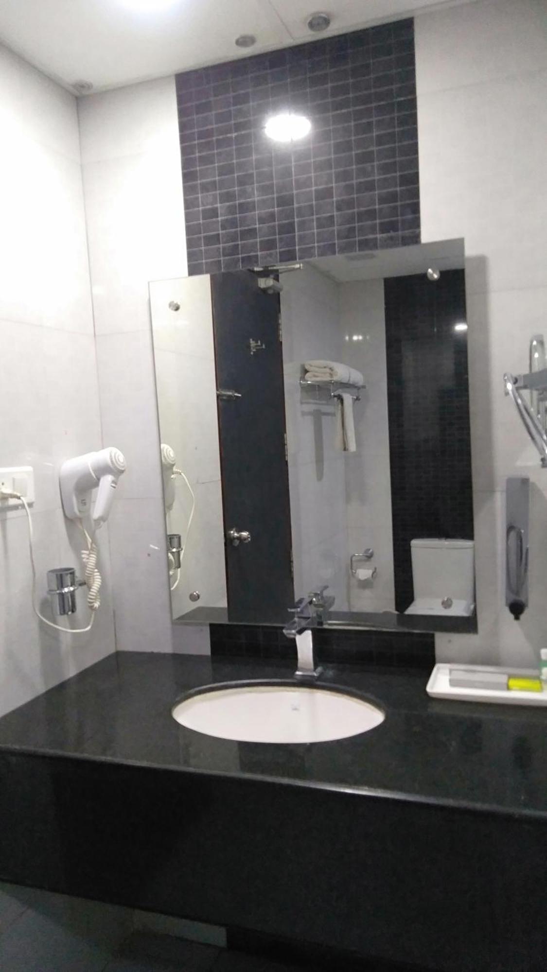 Rouba Residency Hotel Ponnāni Zewnętrze zdjęcie