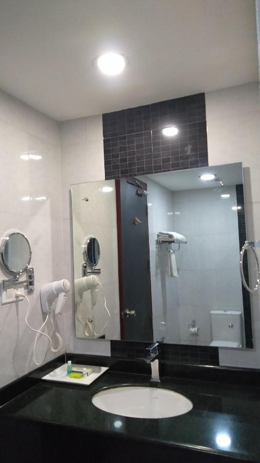 Rouba Residency Hotel Ponnāni Zewnętrze zdjęcie
