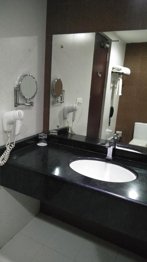 Rouba Residency Hotel Ponnāni Zewnętrze zdjęcie